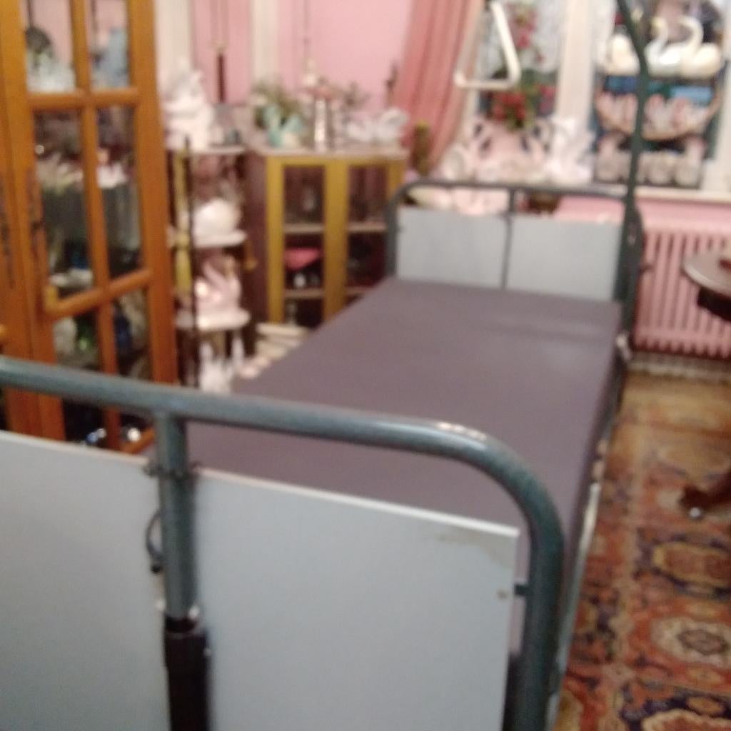 Professionele Elektrische ziekenhuis bed met matras, Ophalen, Gebruikt, Eenpersoons, Verstelbaar