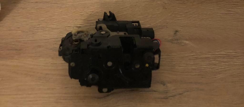 Orginele Deurslot links achter golf4/bora, Ophalen of Verzenden, Links