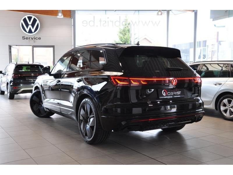 Volkswagen Touareg Full R Hybride 462pk-Pano-Matrix-360Cam, Auto's, Automaat, 2995 cc, 462 pk, Bedrijf