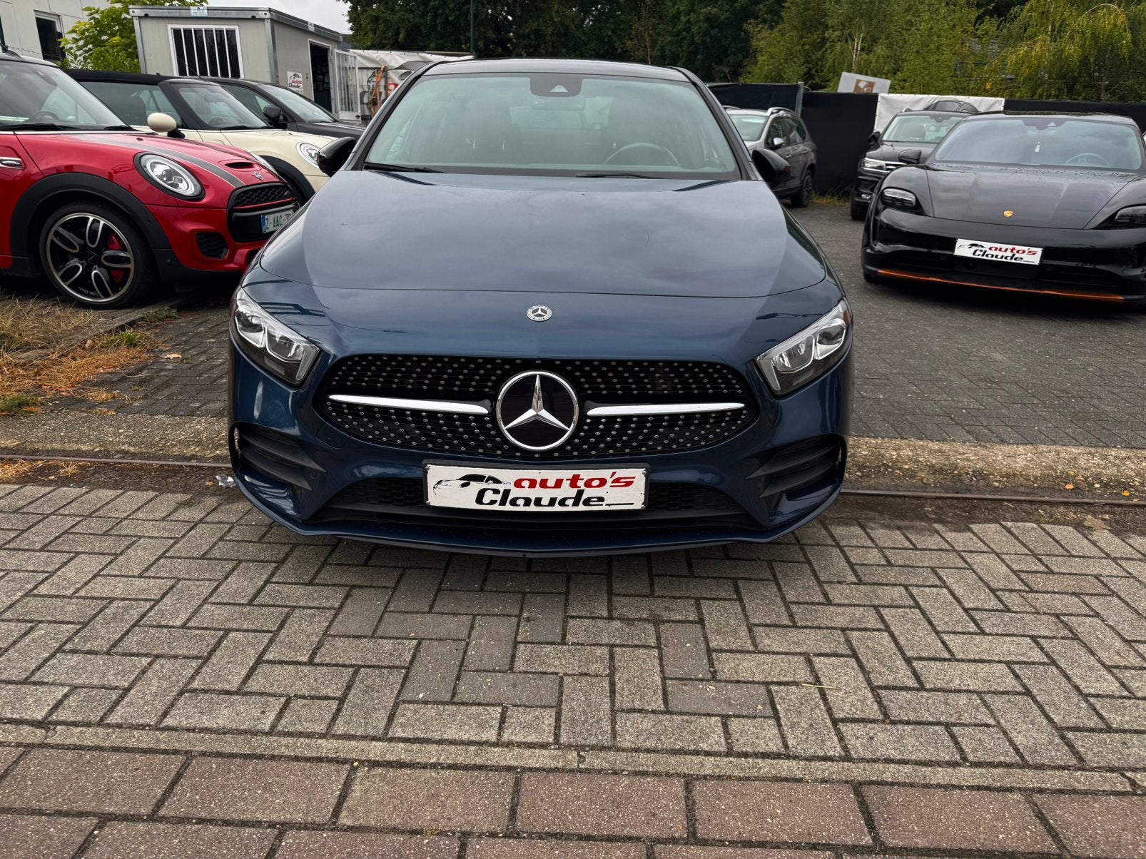 Mercedes A180 automaat benzine, Autos, Achat, Phares entièrement LED, Entreprise, Noir
