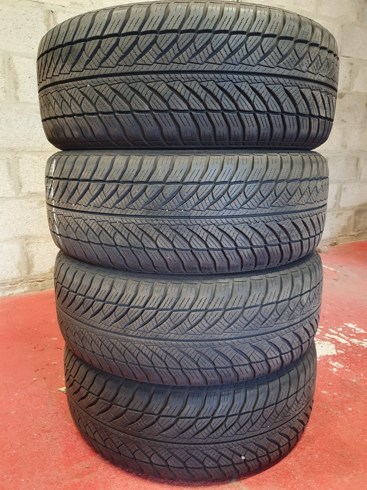 4 NIEUWE Goodyear Starry winterbanden 225/55/17, Auto-onderdelen, Ophalen, Nieuw