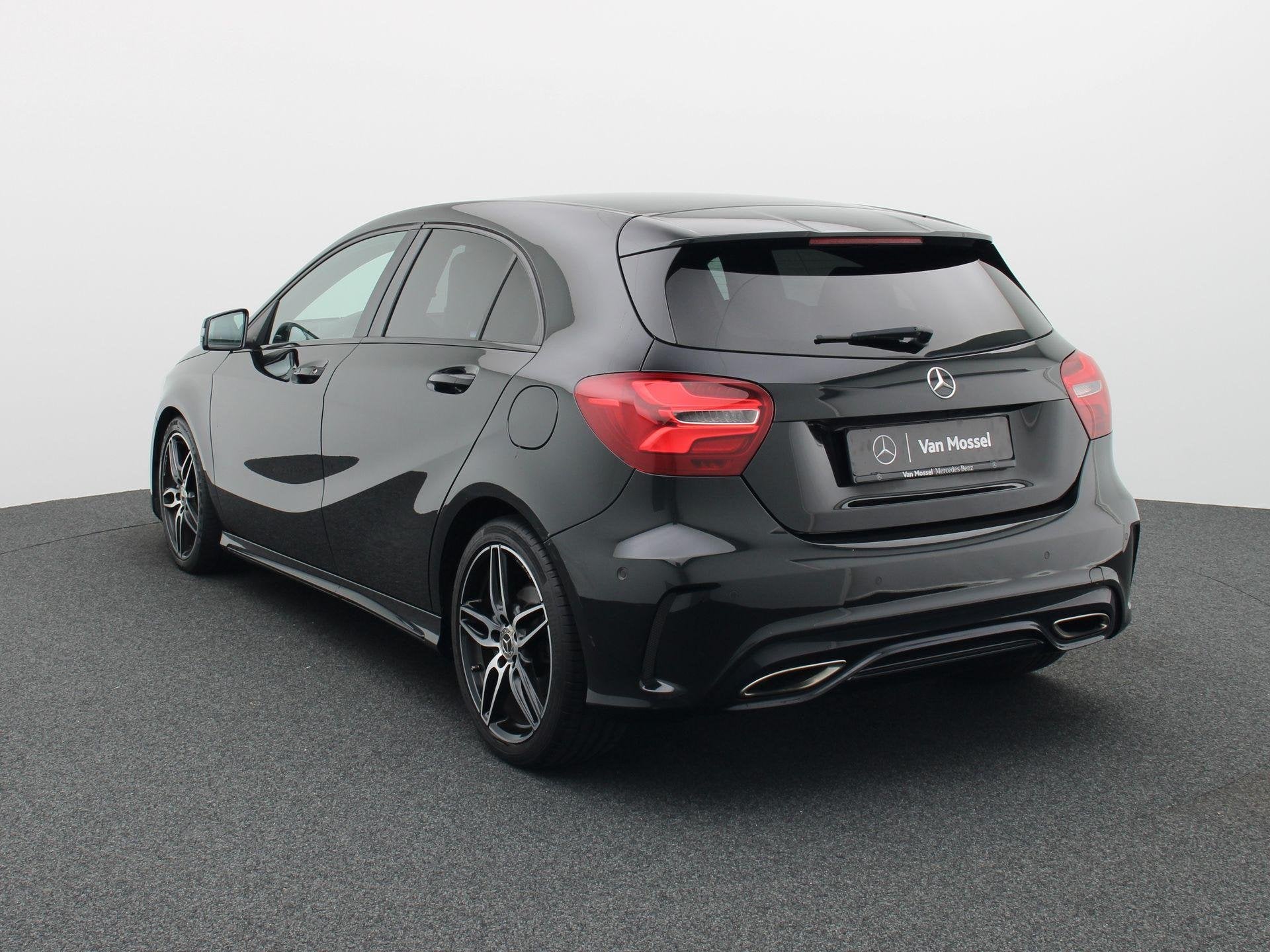 Mercedes-Benz A-Klasse A 180 1Y USED GARANTIE, Auto's, Mercedes-Benz, Stof, 4 cilinders, Start-stop-systeem, Zwart