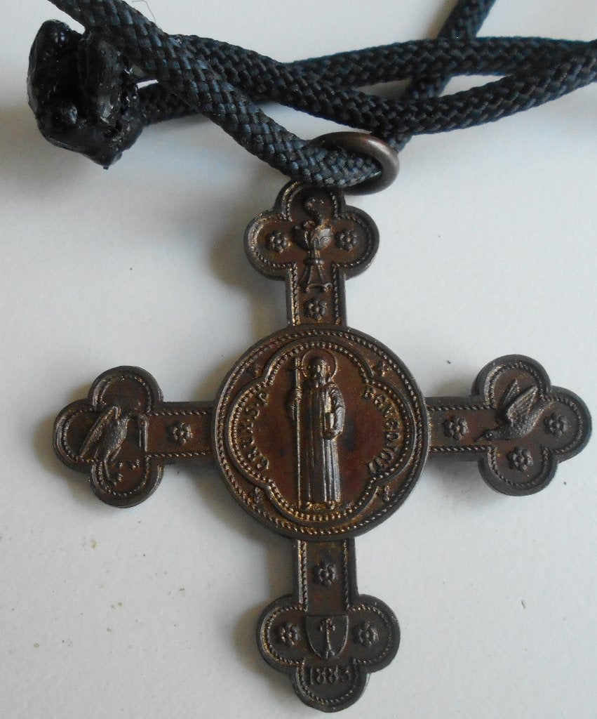 CRUX SANCTI PATRIS BENEDICTI.1883. BESCHERMING TEGEN SATAN., Antiek en Kunst, Ophalen of Verzenden