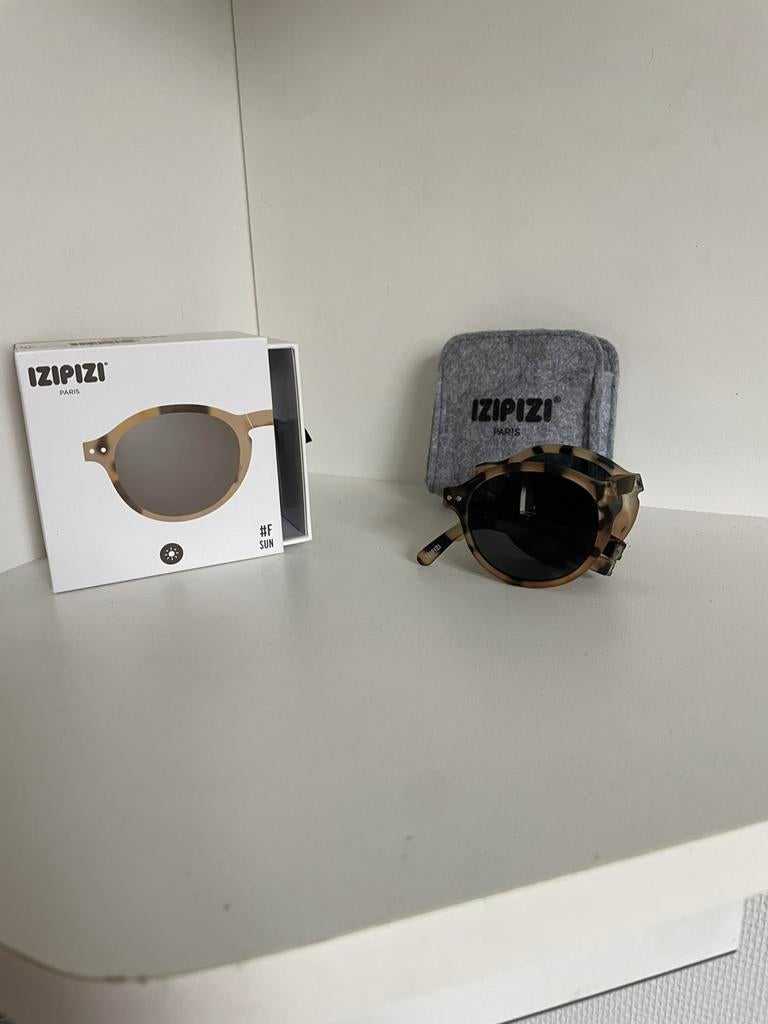 Izipizi plooibare zonnebril, Ophalen of Verzenden, Zo goed als nieuw, Zonnebril