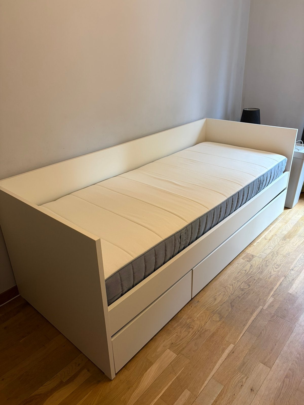 Lit IKEA avec matelas, Huis en Inrichting, Slaapkamer | Bedden, Ophalen, Eenpersoons, Wit, Zo goed als nieuw