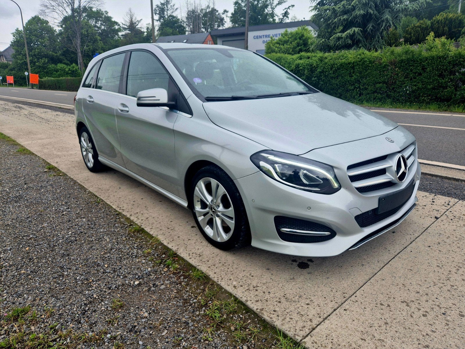 Mercedes B180 1.6i Automatique "Très Propre" GPS, Attelage, Autos, Mercedes-Benz, 90 kW, Argent ou Gris, Euro 6, Entreprise