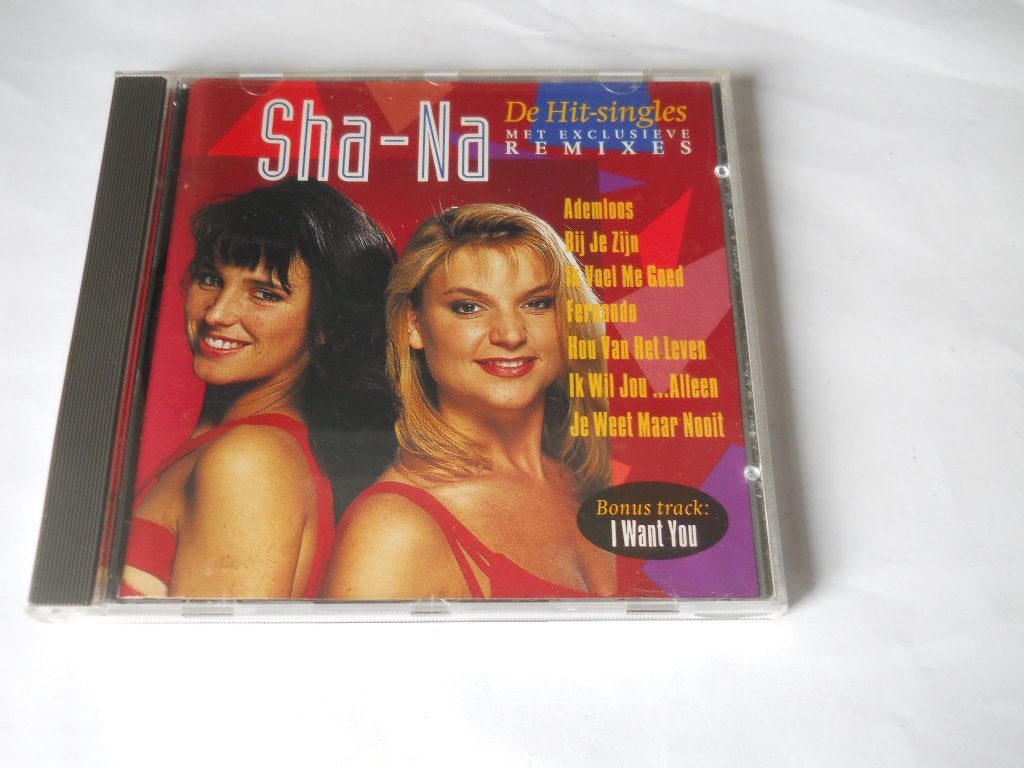 CD - SHA - NA  - DE HITSINGLES - REMIXES, CD & DVD, CD | Néerlandophone, Enlèvement ou Envoi, Premier pressage, Comme neuf, Chanson réaliste ou Smartlap