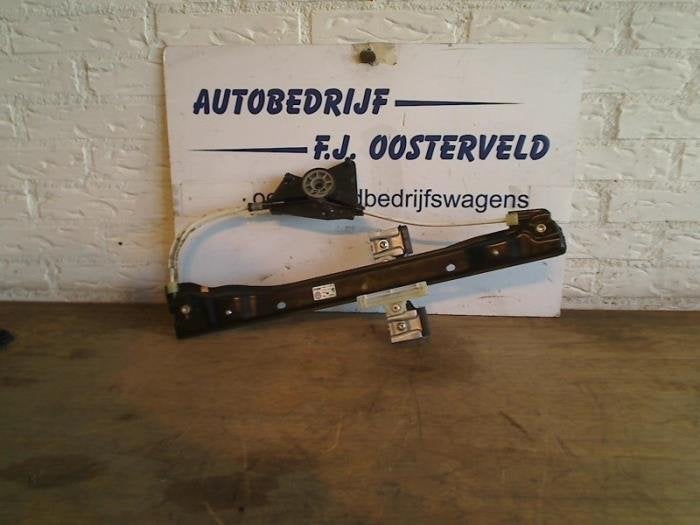 Mécanique vitre 4portes avant droite d'un Volkswagen UP, Volkswagen, -, 3 mois de garantie, Utilisé