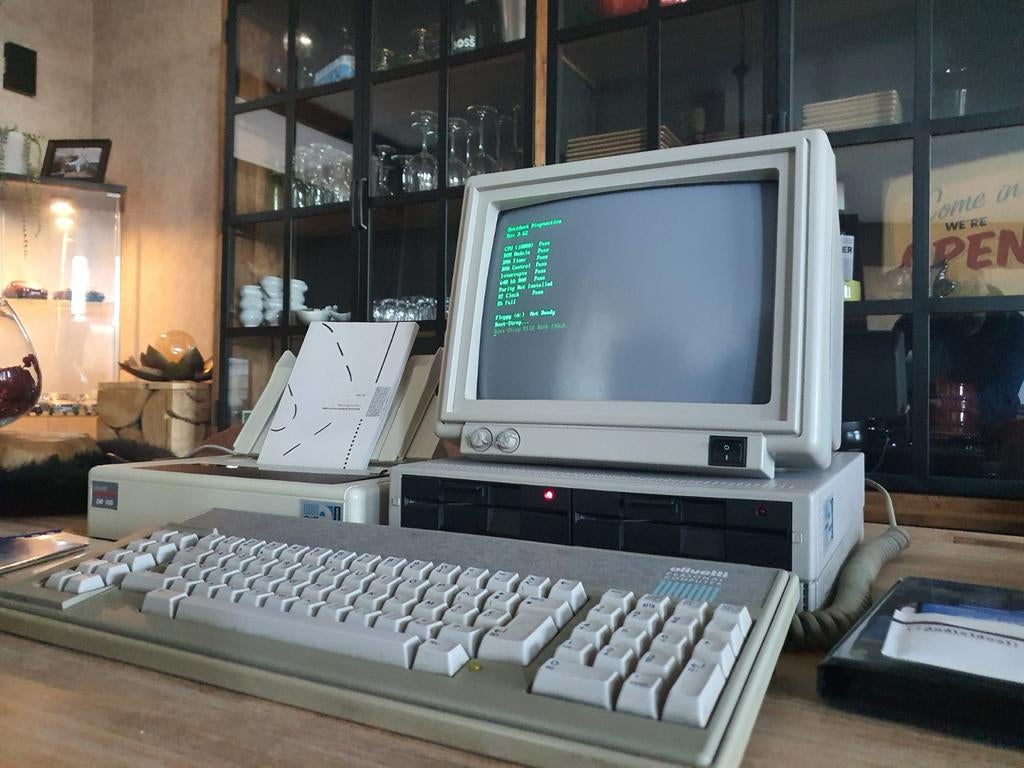 Olivetti M19 i8088 dos 2.1 1982, Computers en Software, Ophalen