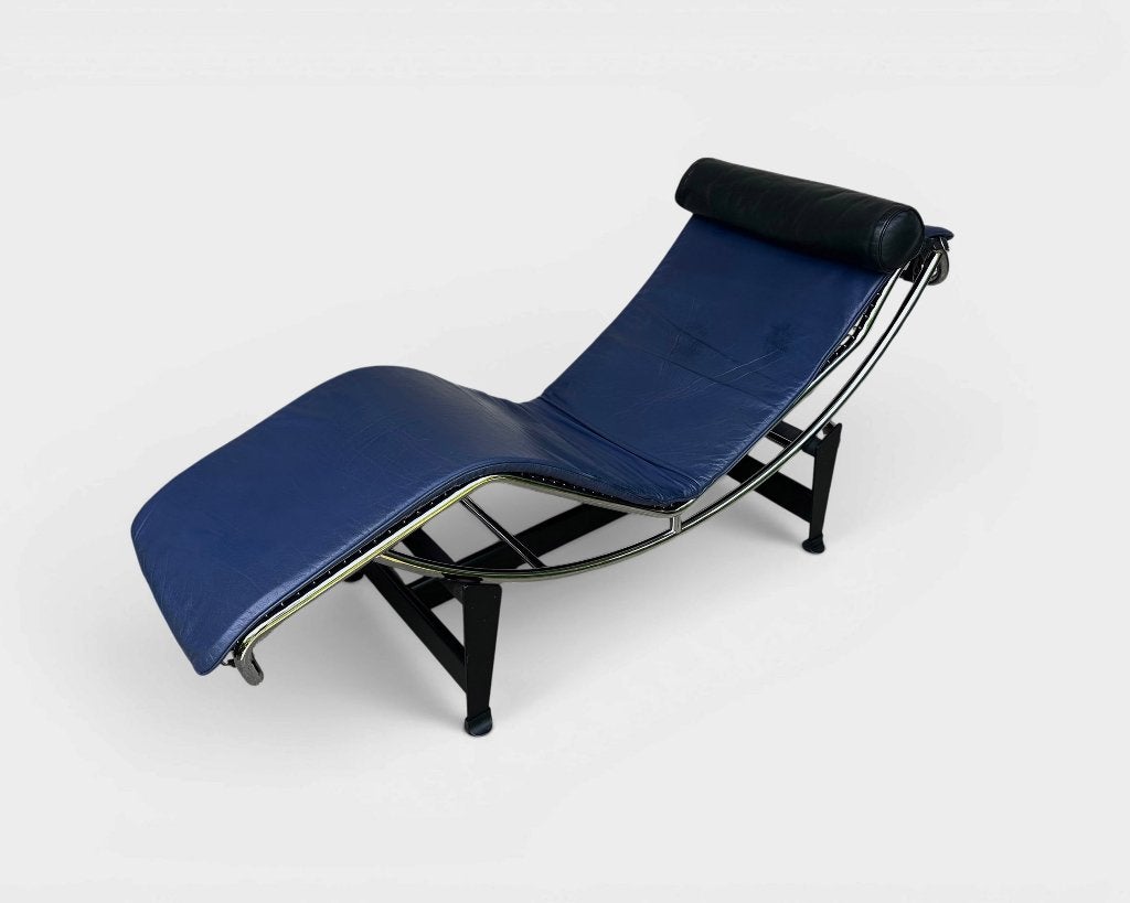 LC4 chaise longue Cassina Cuir bleu, Le Corbusier, Perriand, Antiquités & Art, Cuir, Ensemble, Chaise, Enlèvement