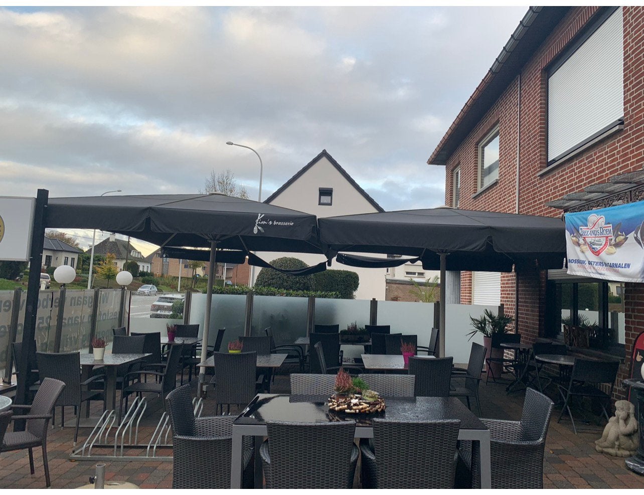 2 grote parasols horeca, Ophalen, Gebruikt