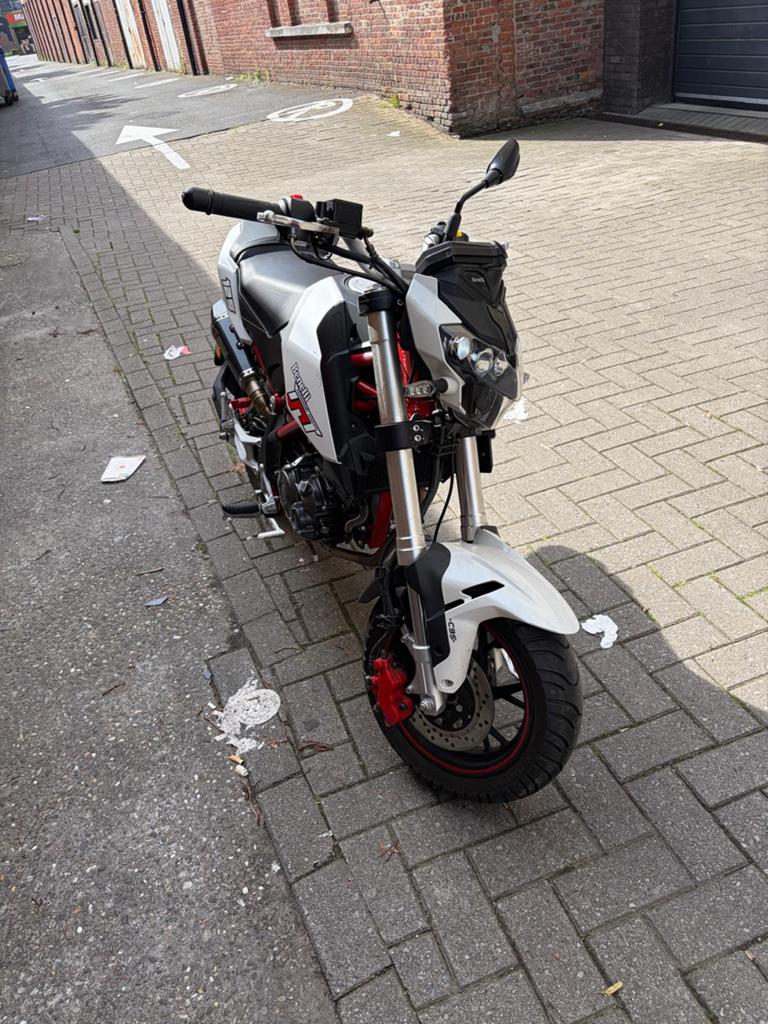 À échanger avec une KTM Duke une N Max 125Benelli TNT 125cc, Motos, Particulier