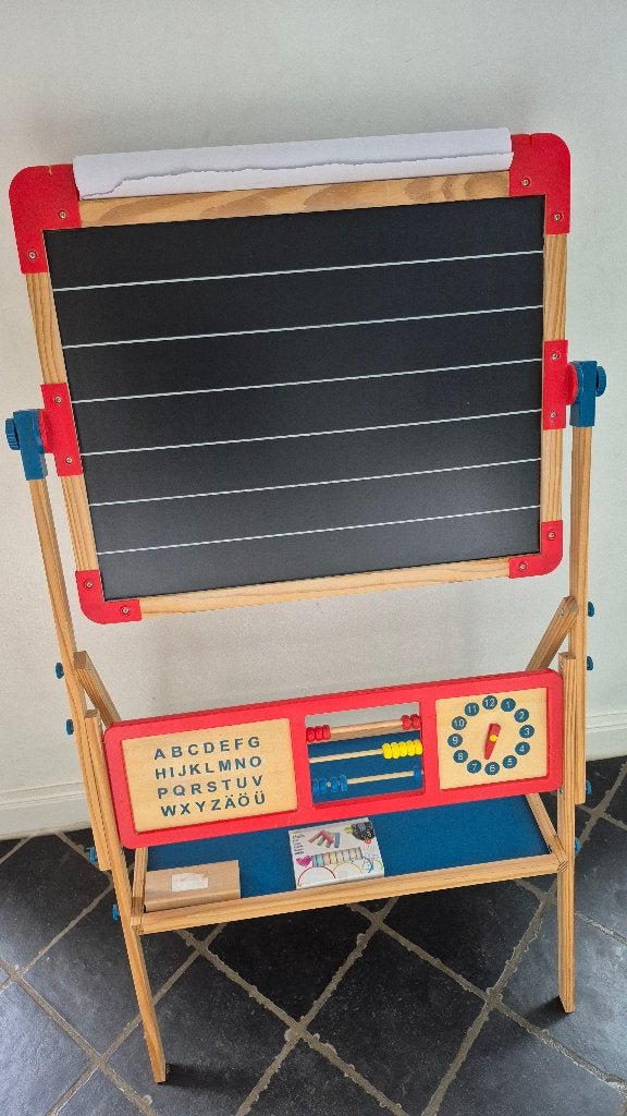 Schoolbord met krijt, stiften en papierrol, Ophalen, Mobiel, Zo goed als nieuw, Krijtbord