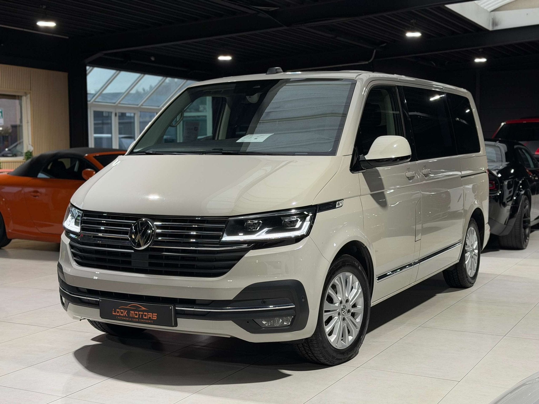 Volkswagen T6.1 Multivan 2.0 TDi 4Motion Highline DSG 7 PLAC, Auto's, Automaat, Gebruikt, 4 cilinders, 7 zetels