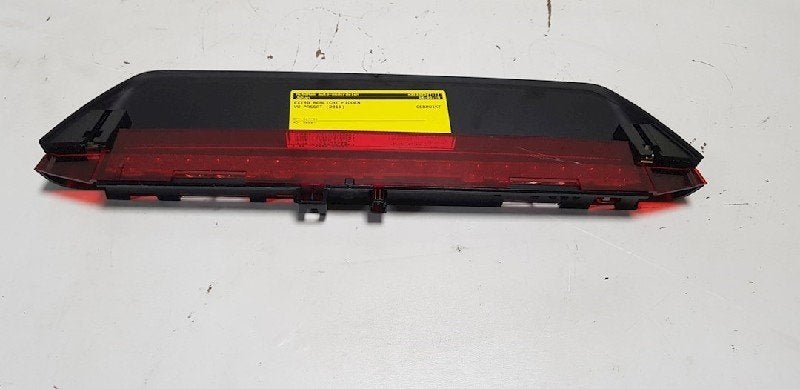 FEU STOP CENTRAL ARRIERE Passat (3G2) (|3G5945087|), Autos : Pièces & Accessoires, Utilisé, Volkswagen