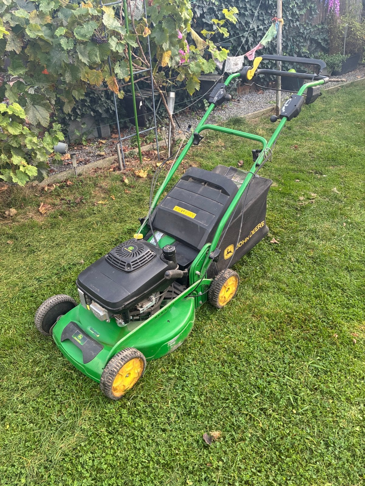 John Deere JX90 CB — Embrayage Kawasaki professionnel, Jardin & Terrasse, Enlèvement, Utilisé, Tondeuses à gazon à essence, Sac de ramassage