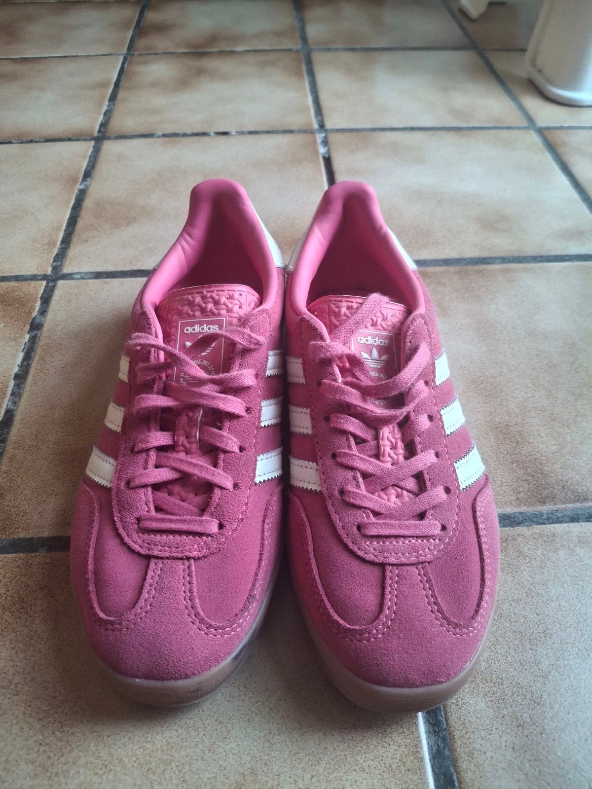 Gazelle Adidas rose - comme neuve - taille 37, Vêtements | Femmes, Chaussures, Enlèvement, Rose