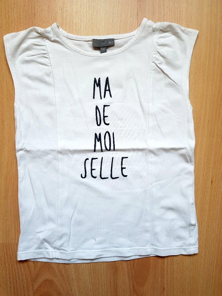 Wit shirt met opschrift "Mademoiselle" - maat 128, Gebruikt, Meisje, JBC, Ophalen of Verzenden