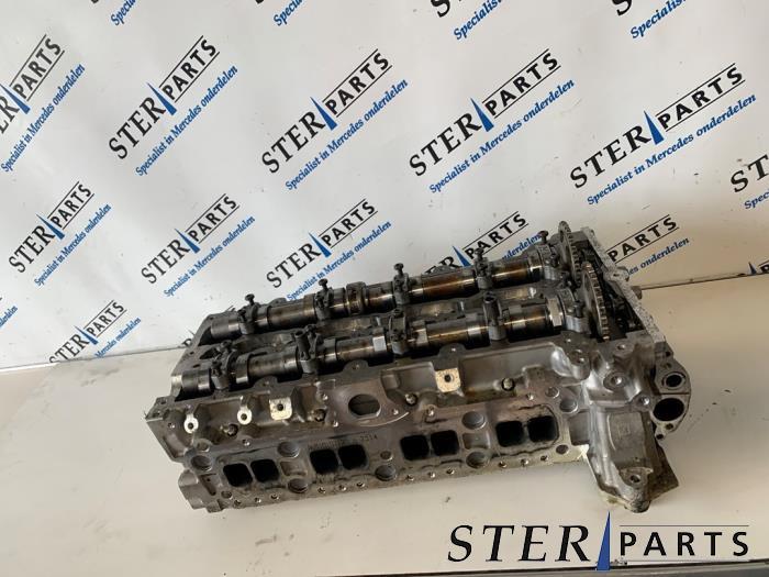 Cilinderkop van een Mercedes E-Klasse, Gebruikt, -, Ophalen of Verzenden, -