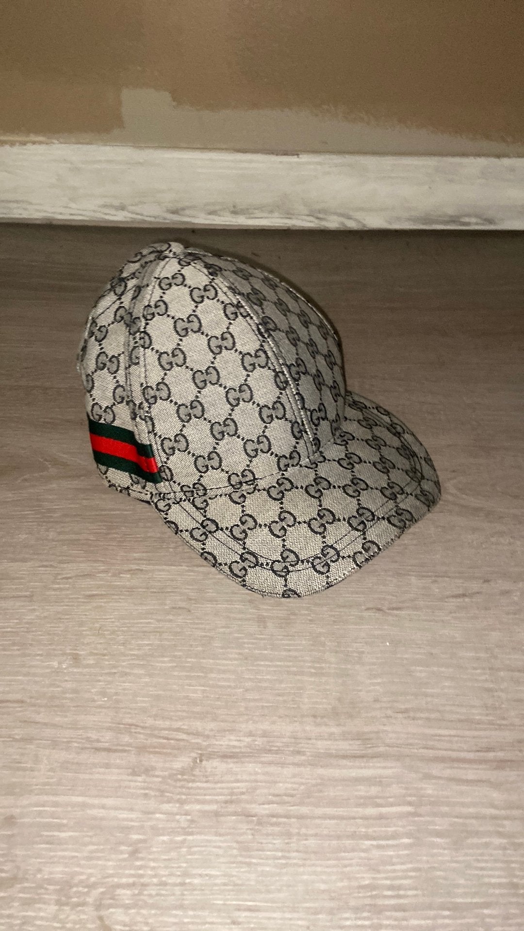 Grijze gucci pet, Ophalen, Zo goed als nieuw, One size fits all, Pet