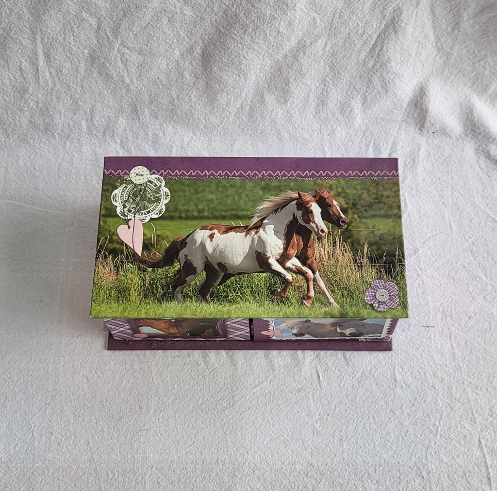 Juwelendoosje paarden met inhoud, Enlèvement ou Envoi, Comme neuf