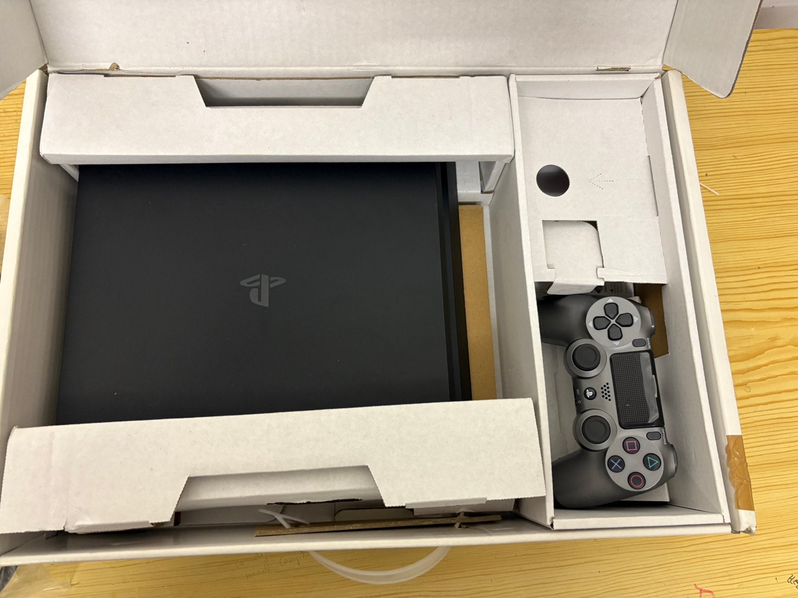 PlayStation 4 slim a vendre  125€, Enlèvement ou Envoi, Comme neuf, Avec 1 manette, Slim