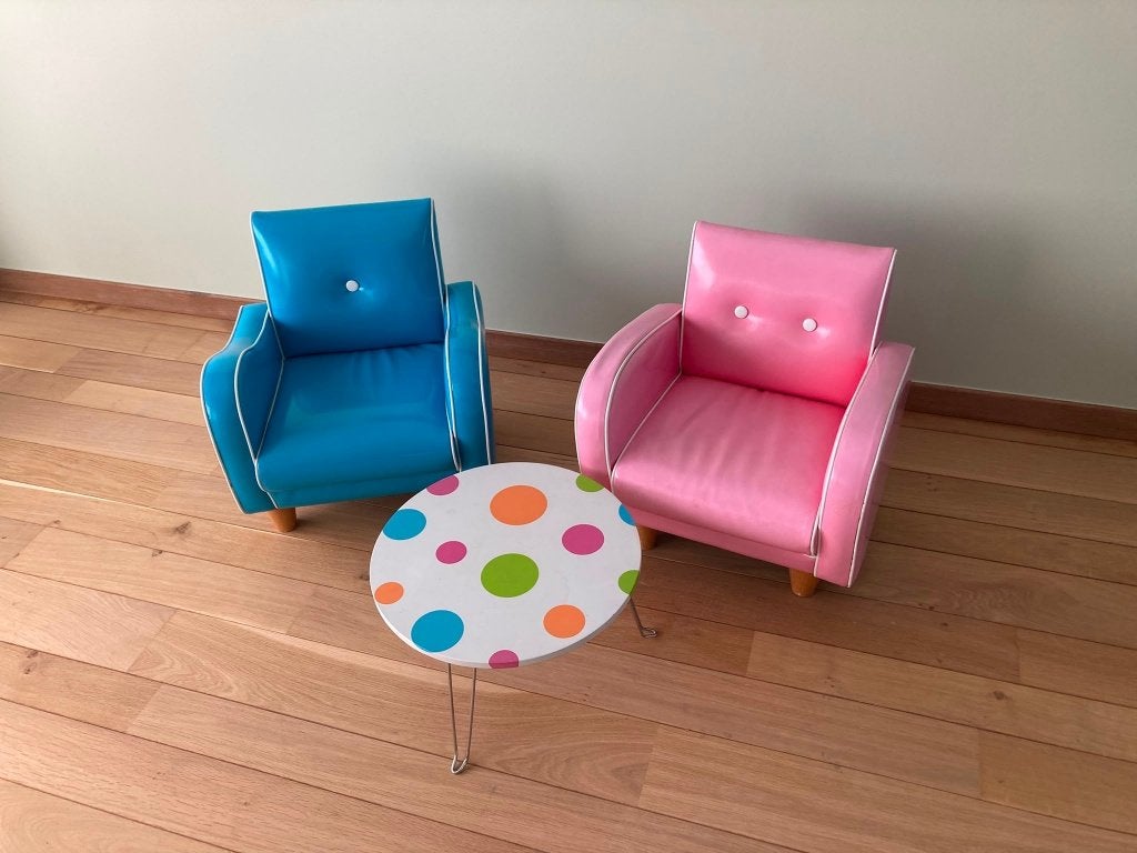 Vintage kinderstoelen (2) met bijzet tafel, Antiek en Kunst, Curiosa en Brocante, Ophalen