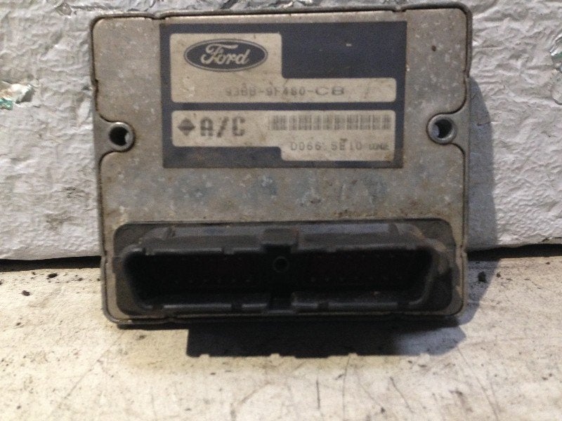 CALCULATEUR MOTEUR ECU Ford Mondeo I (93bb-9f480-cb), Autos : Pièces & Accessoires, Henry-Ford-Straße  1
50735  Köln, DE, Ford-Werke GmbH