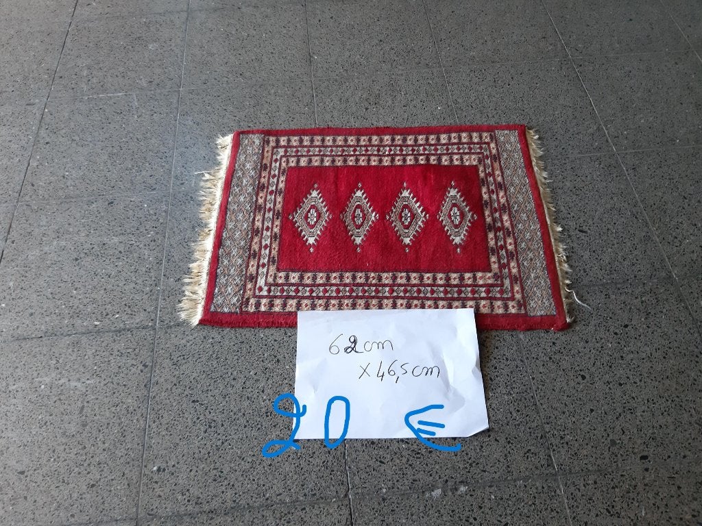 tapis divers, Enlèvement