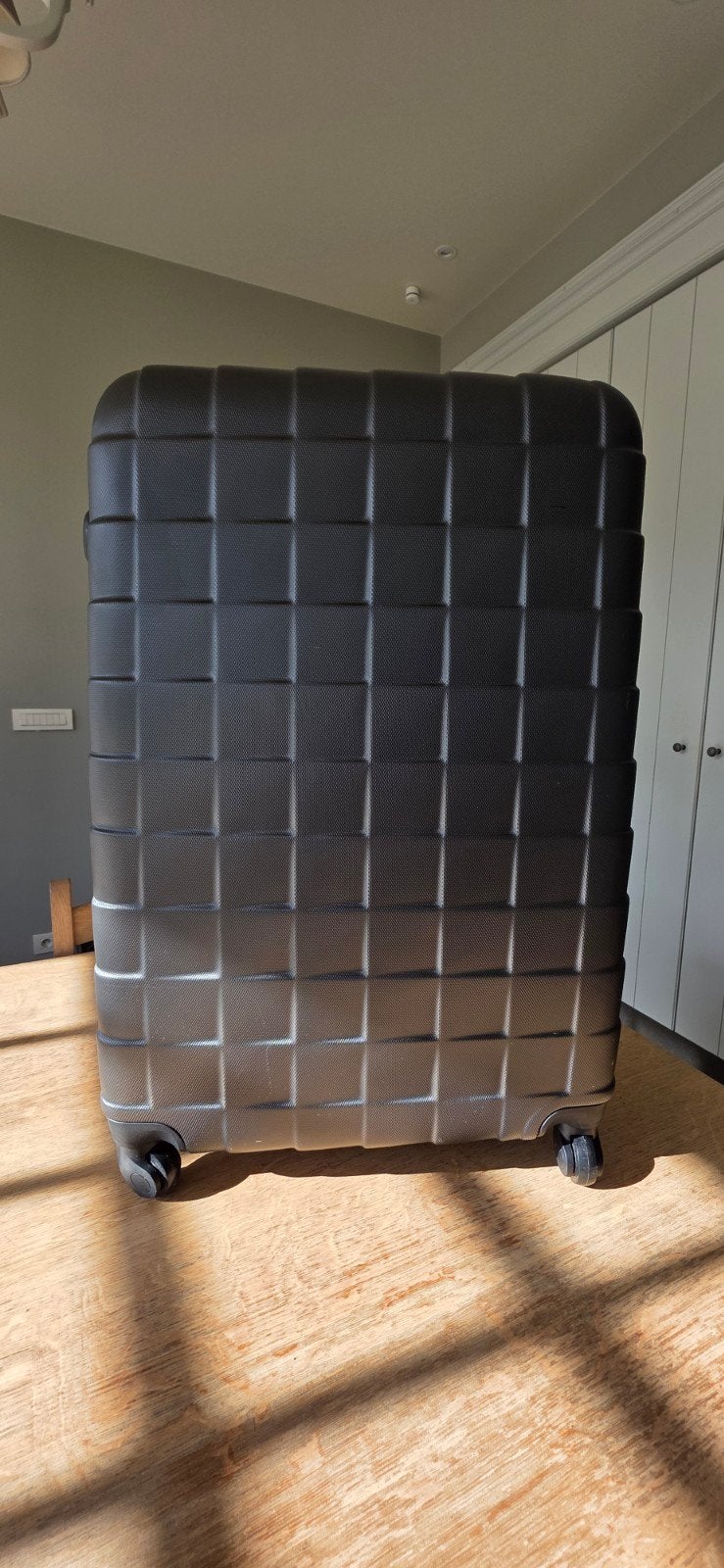 Grote Laurent hardcase reiskoffer 73 cm – slechts 1x gebruik, Ophalen, Wieltjes