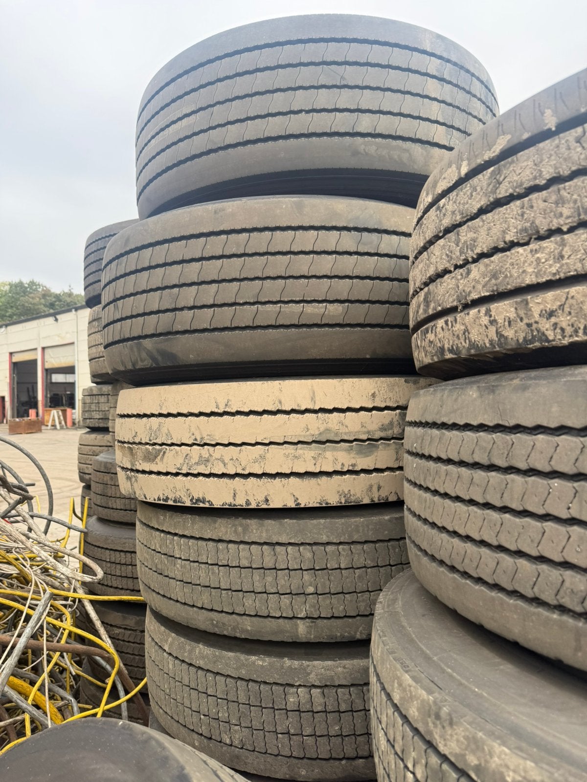 BANDEN BUS 315/60R22.5, Auto-onderdelen, Ophalen, Banden en Velgen, Overige maten, All Season