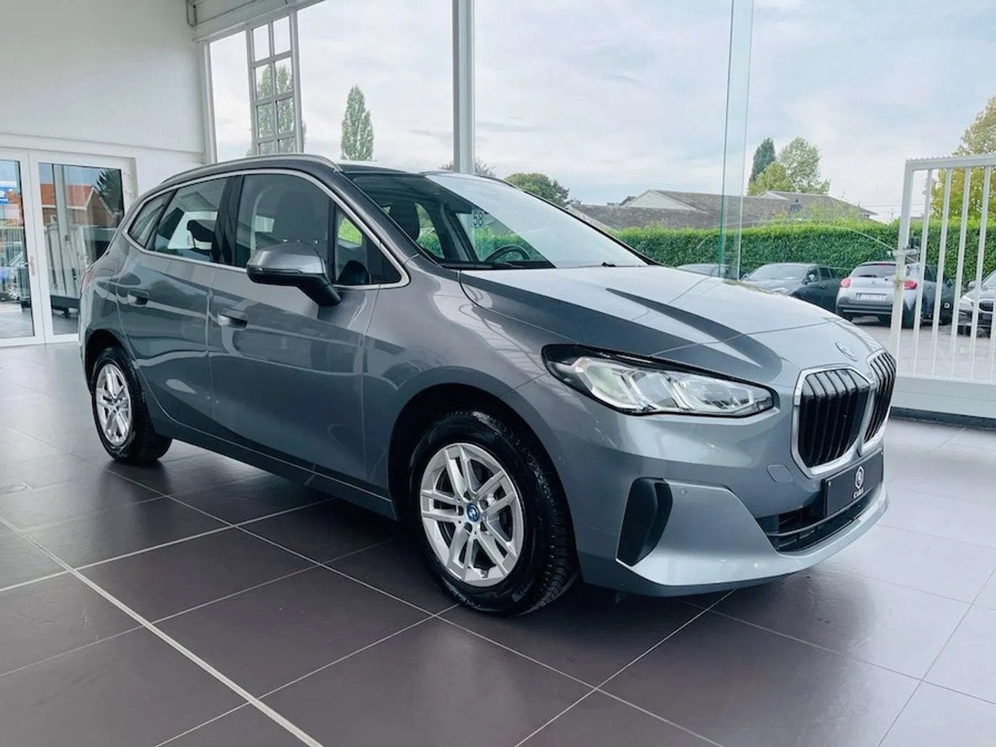 BMW 2 Serie 225 xeA PHEV * GARANTIE + LED + GPS * (bj 2023), Auto's, BMW, Stof, Gebruikt, Euro 6, 2 Reeks