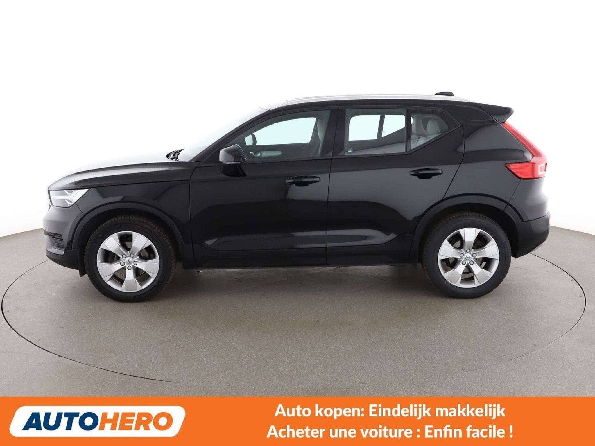 Volvo XC40 1.5 T3 Momentum Pro 2WD (bj 2019, automaat), Auto's, Gebruikt, Euro 6, Zwart, 120 kW