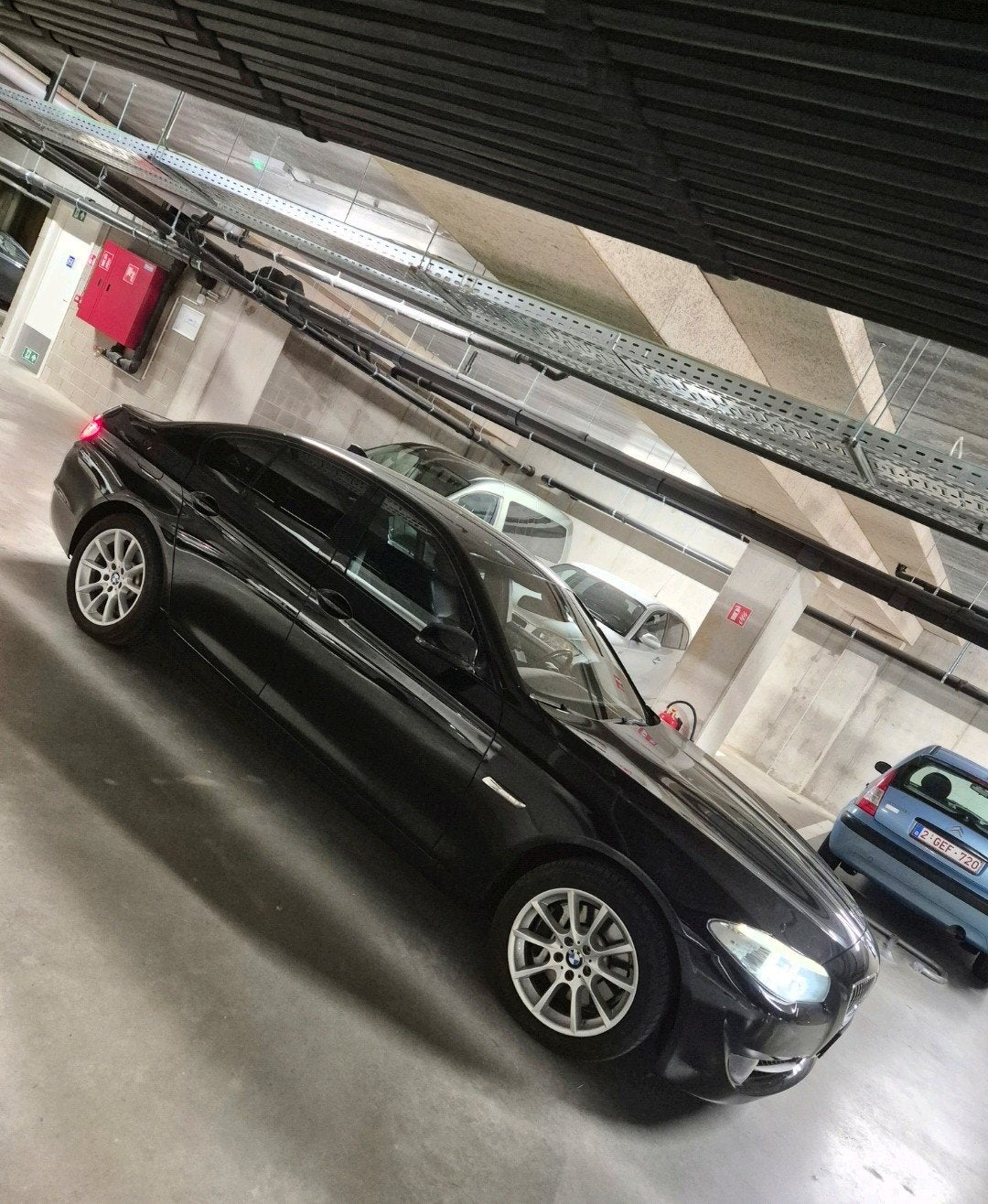 BMW 5 serie 528i goede staat gekeurd., Auto's, BMW, Lichtsensor, Zwart, Zwart, Leder
