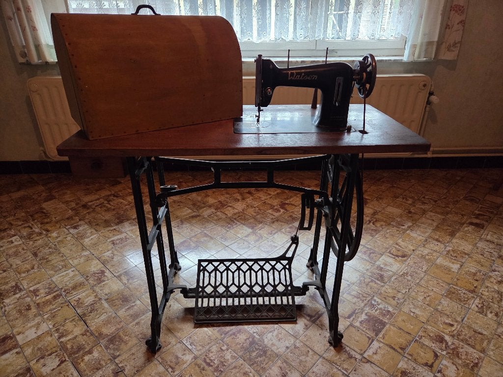 Vintage naaimachine Watson met tafel en afdekkoffer, Antiek en Kunst, Ophalen