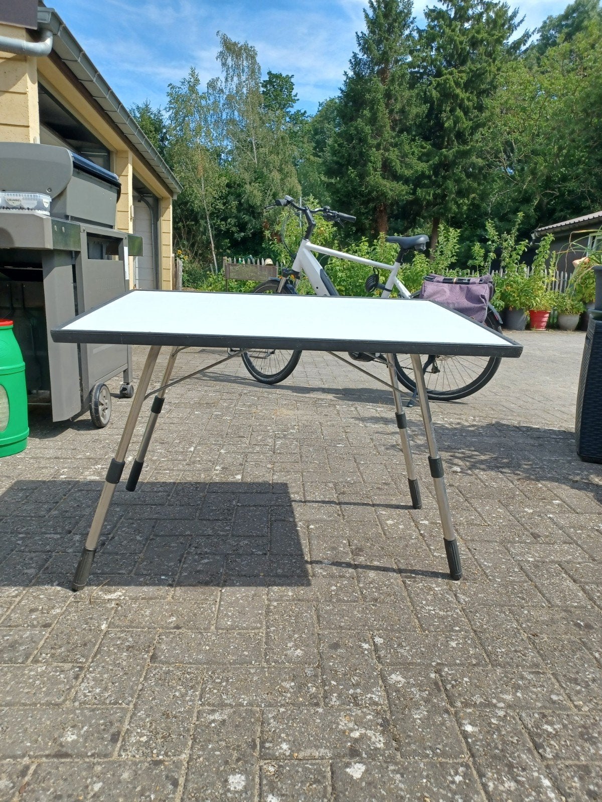 2 tables lafuma et 8 chaises, Caravanes & Camping, Enlèvement