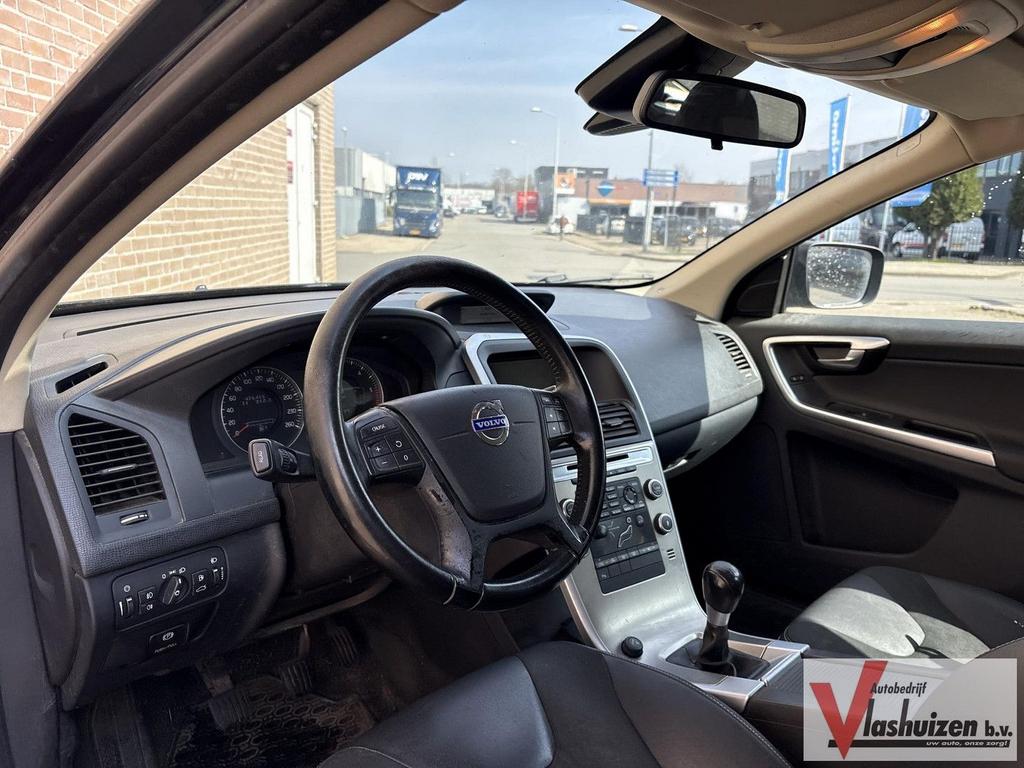 Volvo XC60 2.4D Kinetic | Leder | Climate | Cruise | PDC | T, Auto's, Volvo, Zwart, SUV of Terreinwagen, Te koop, Traction-control