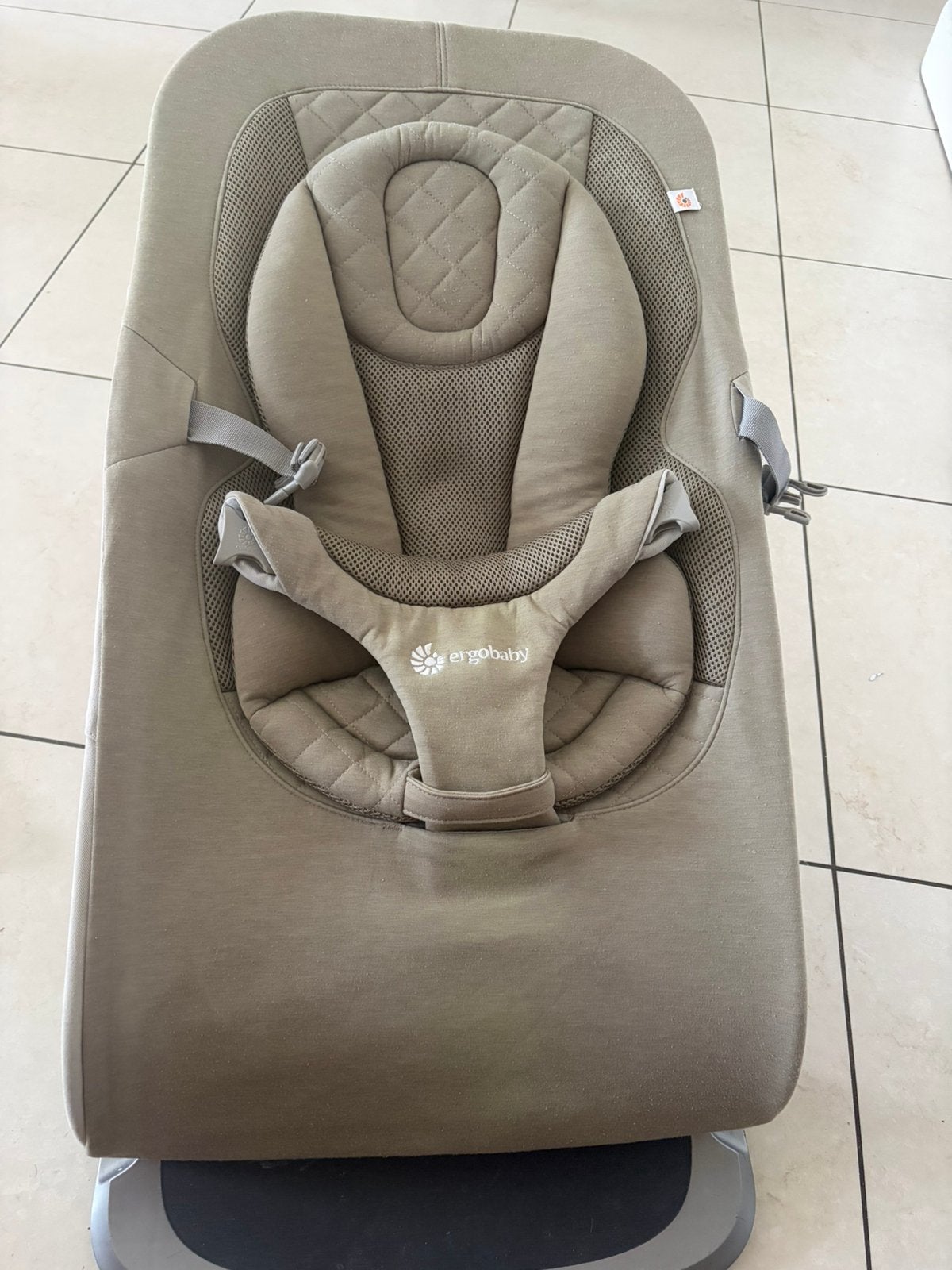Ergobaby Bouncer Evolve Soft Olive, Kinderen en Baby's, Wipstoeltjes, Zo goed als nieuw, Ophalen