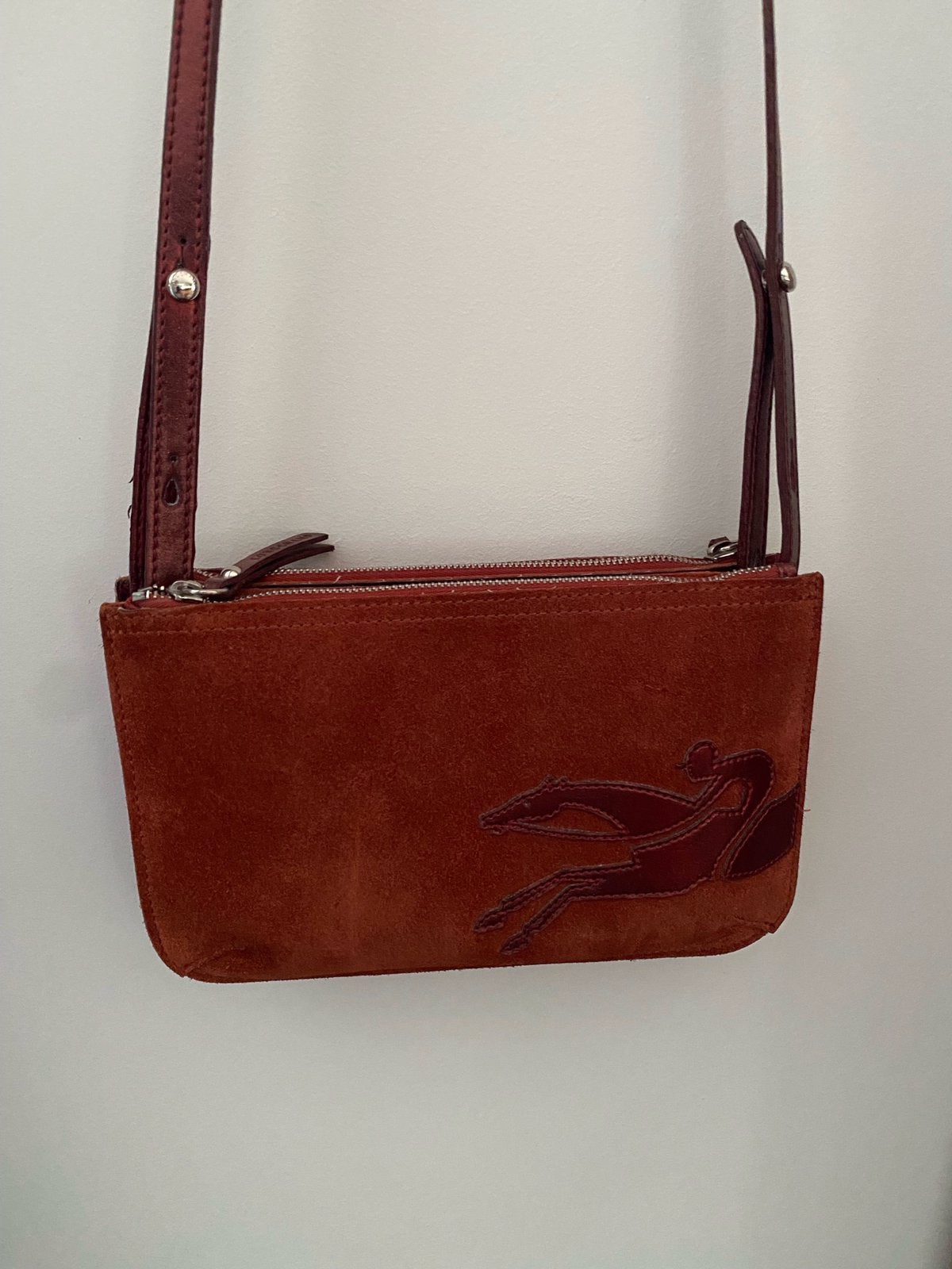 Sac à main Longchamps en daim en édition limitée, Bijoux, Sacs & Beauté, Sacs | Sacs à bandoulière, Enlèvement ou Envoi, Comme neuf