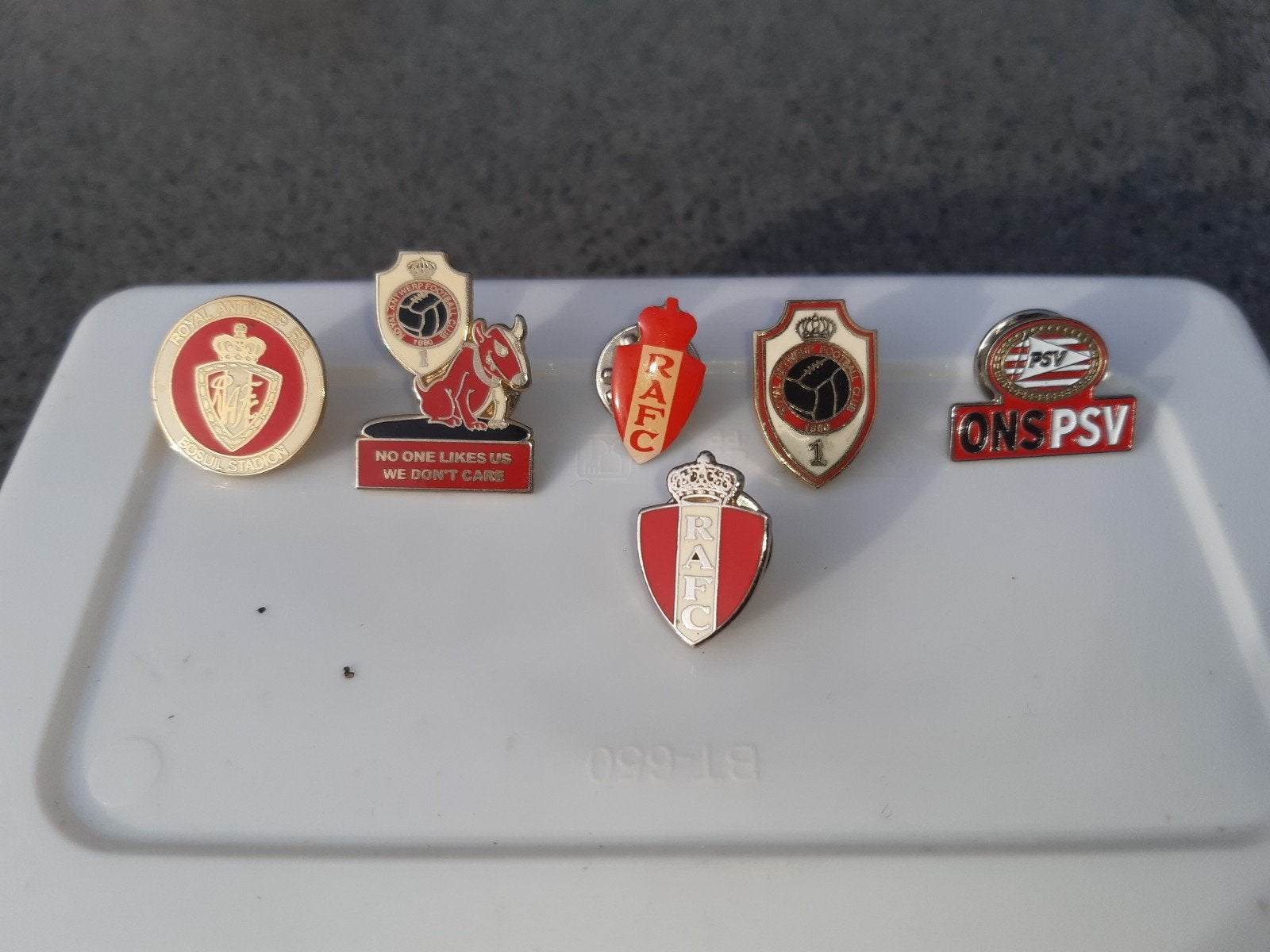 Pins RAFC en PSV, Ophalen of Verzenden
