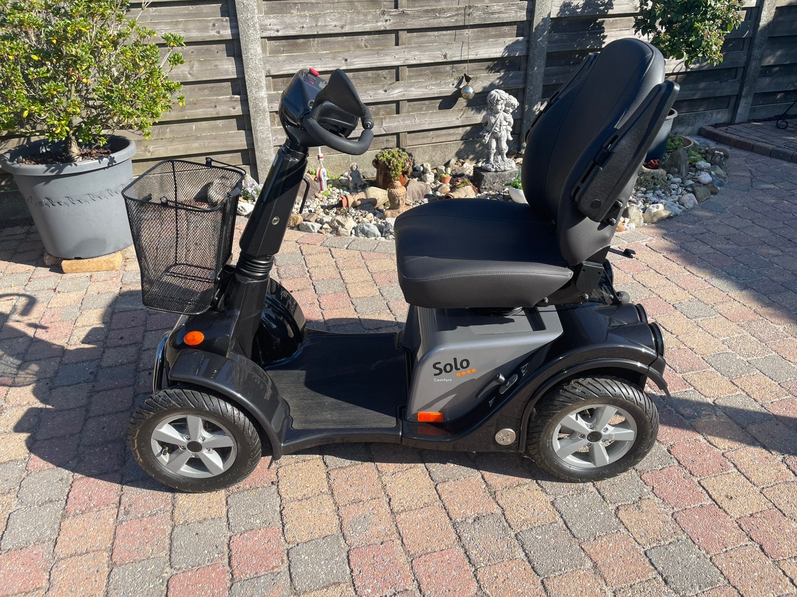 Scootmobil Life & Mobility Solo Comfort 4, Ophalen, Life and Mobility, 16 t/m 25 km, Zo goed als nieuw
