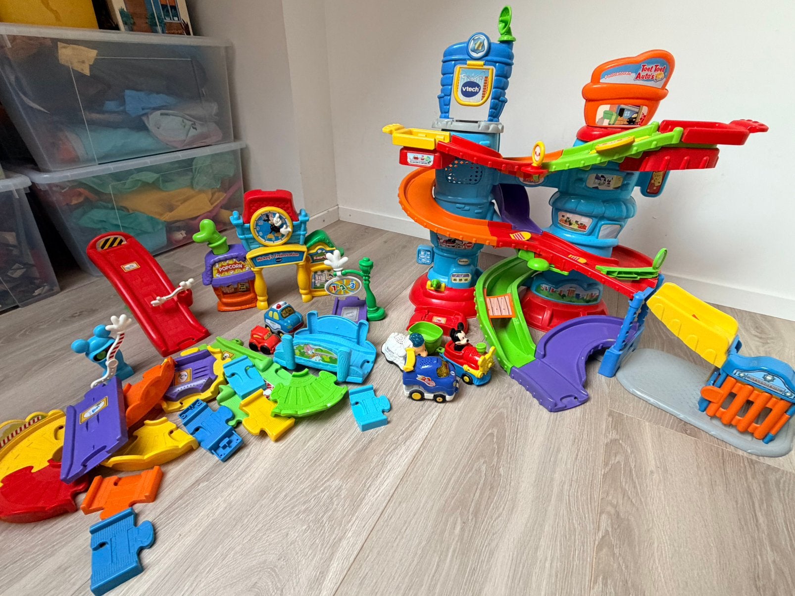 Toet toet auto’s - politietoren en Mickey’s treinstation, Kinderen en Baby's, Speelgoed | Vtech, Ophalen, Gebruikt
