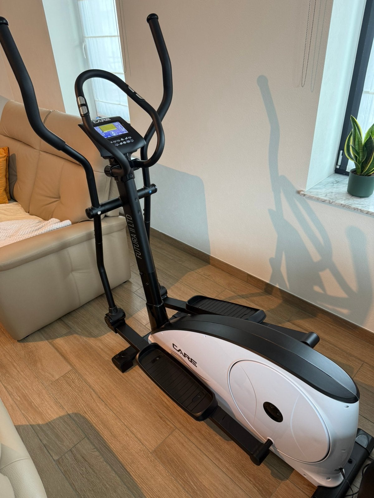Velo eliptique care futura ltd, Sport en Fitness, Ophalen, Armen, Nieuw, Crosstrainer