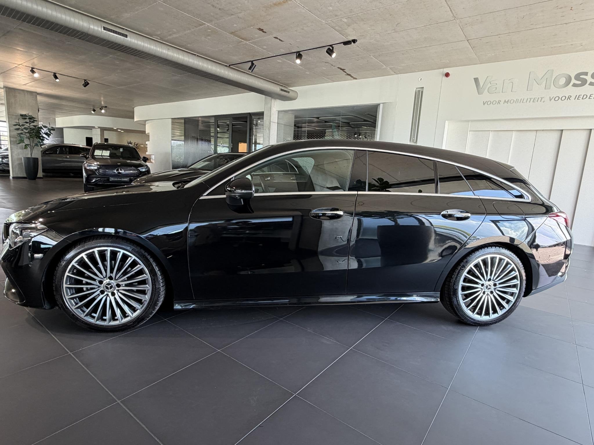 Mercedes-Benz CLA 180 AMG Line Shooting Brake + PREMIUM PLUS, Auto's, Mercedes-Benz, Stof, Gebruikt, 4 cilinders, 136 pk