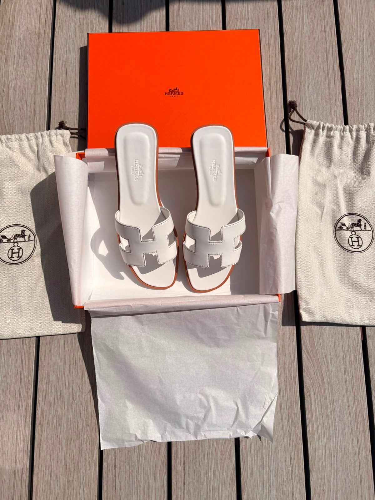 Sandales Hermès Oran blanches, Vêtements | Femmes, Chaussures, Enlèvement ou Envoi, Comme neuf, Noir