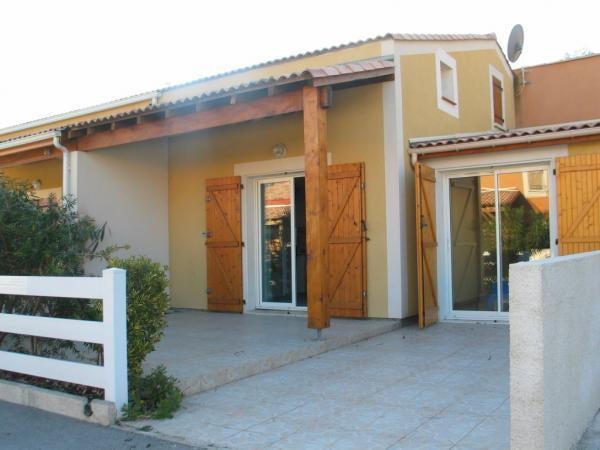 Villa met zwembad op 300 m van het strand, Propriétaire, Village, Maison de campagne ou Villa, 3 chambres à coucher