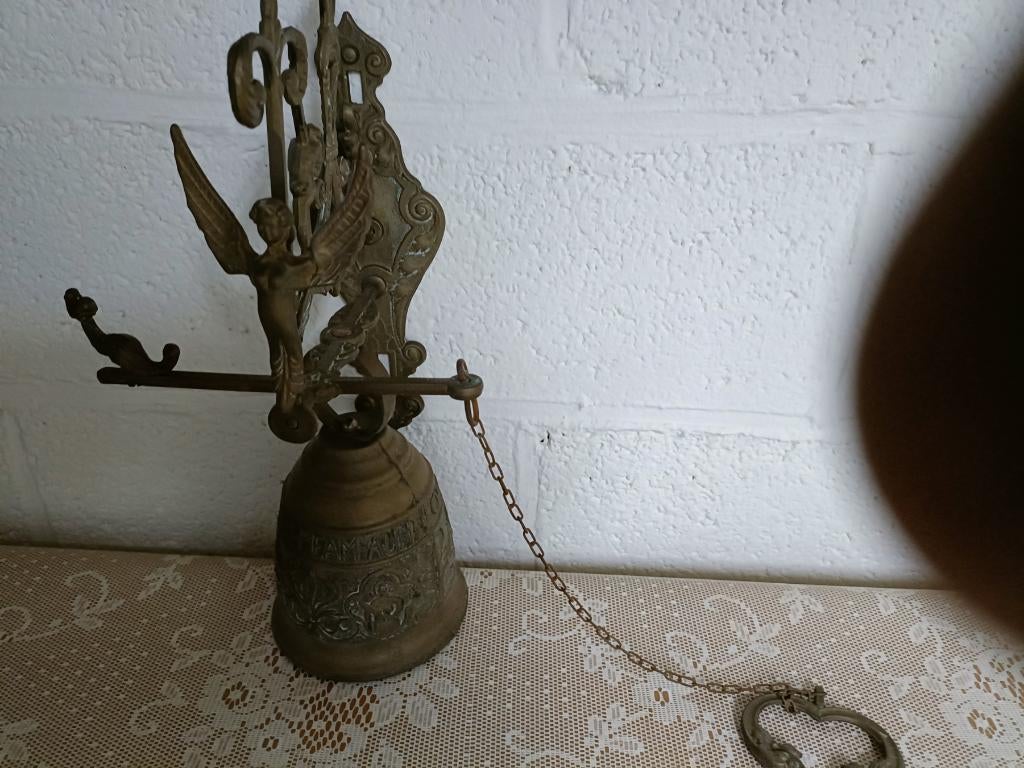 Antieke sierlijke deurbel met ketting - gegoten uit koper., Antiek en Kunst, Ophalen, Koper