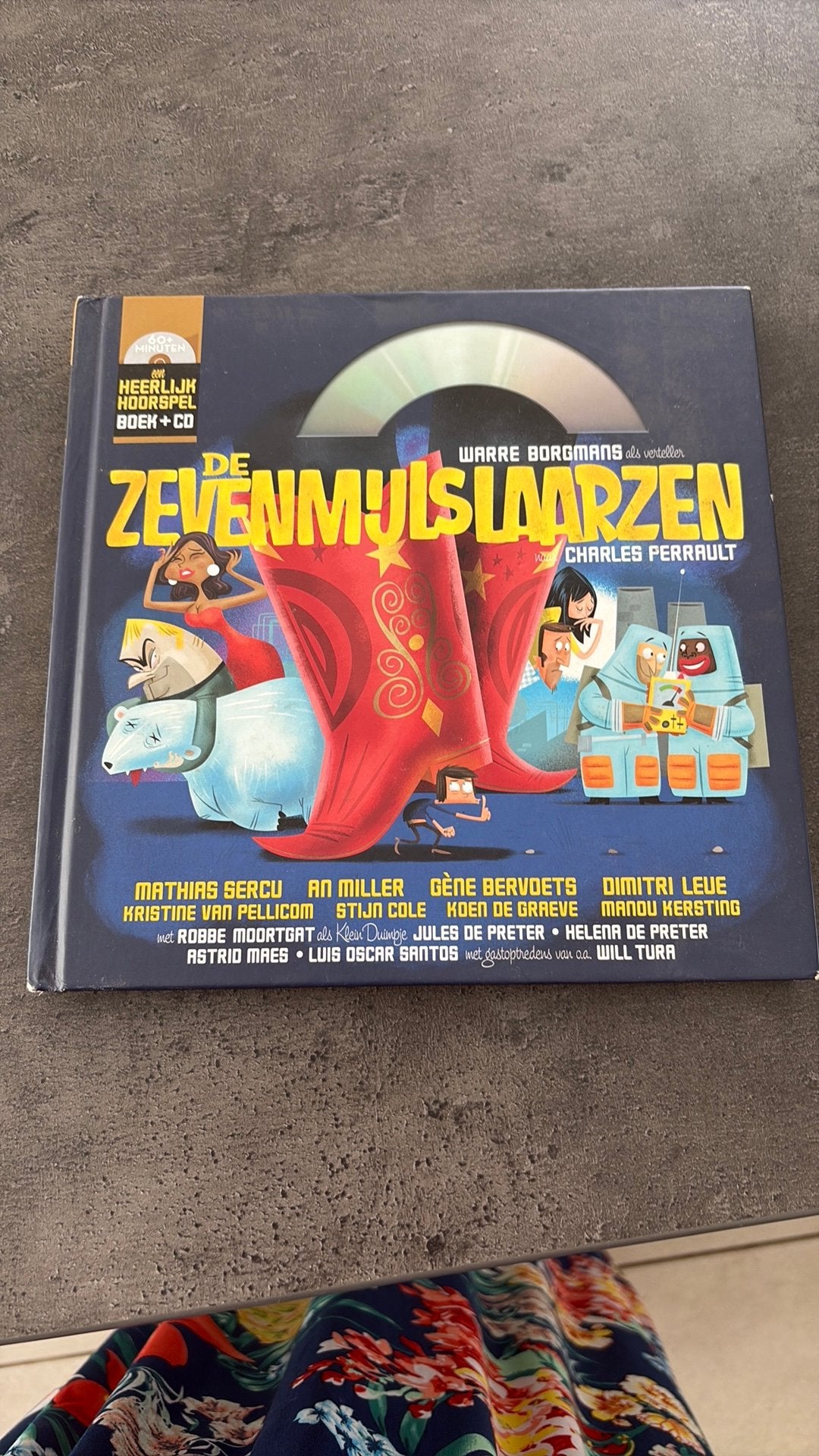 De zevenmijlslaarzen - Warre Borgmans - hoorspel boek + CD, Boeken, Luisterboeken, Ophalen, Koen Brandt; Paul Wauters; Philip Maes