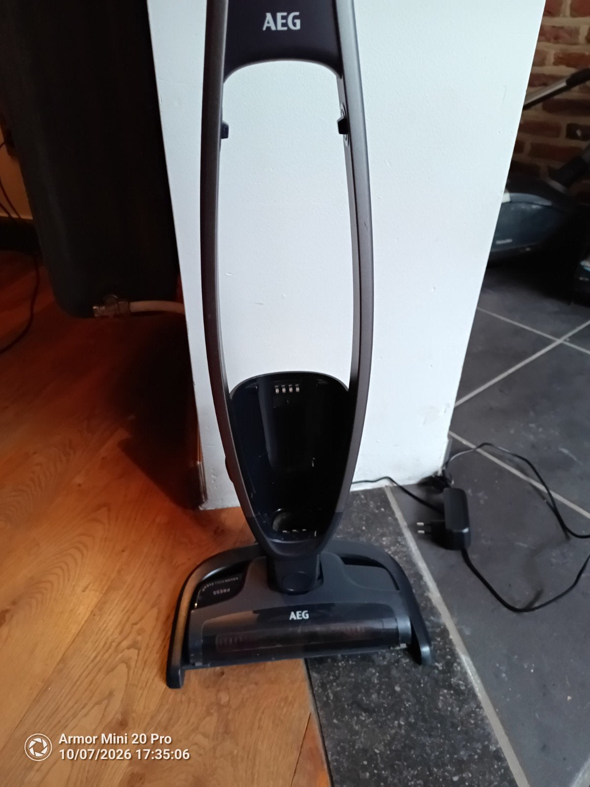 AEG QX9 draadloze 2in1 steelstofzuiger, Réservoir, Comme neuf, Enlèvement, Moins de 1 200 watts
