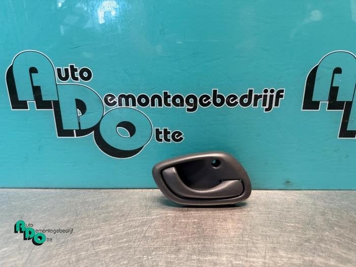Poignée portière 4portes avant droite d'un Suzuki Ignis (I, -, 3 mois de garantie, Utilisé, -
